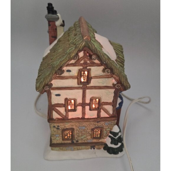 Santa's Workbench "Woodview Cottage" from the Towne Series, a collectible illumi - Picture 6 of 10